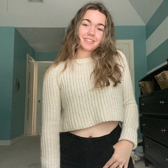 Kimchi Blue cropped cream sweater ! - Picture 2 of 2